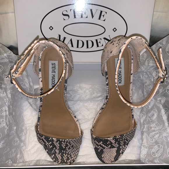 WEDGES! BRAND NEW ONLY BEEN WORN TO TRY ON AT HOME - Picture 4 of 5